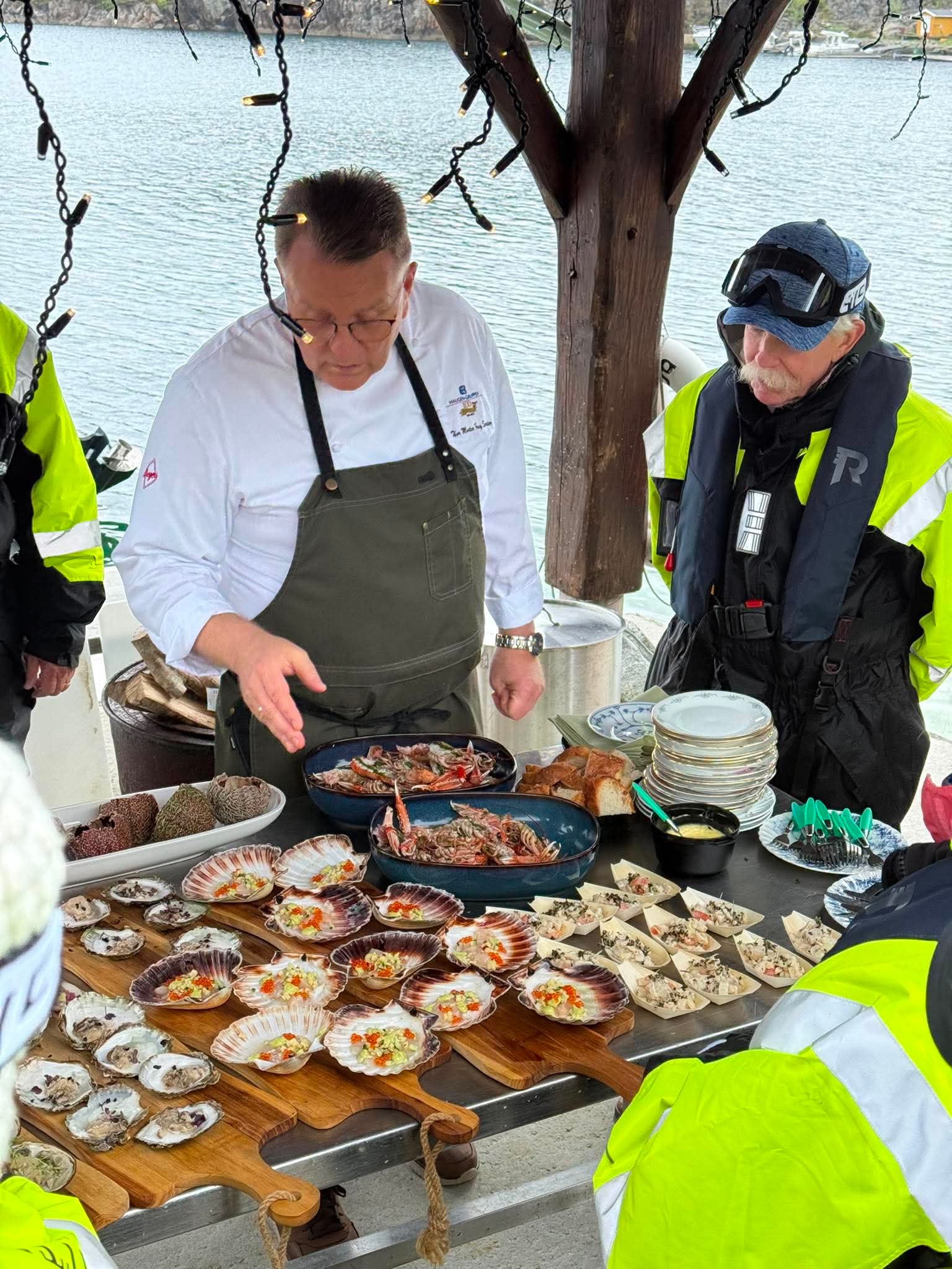 Fresh coastal seafood tasting laid out at Porsvika 125